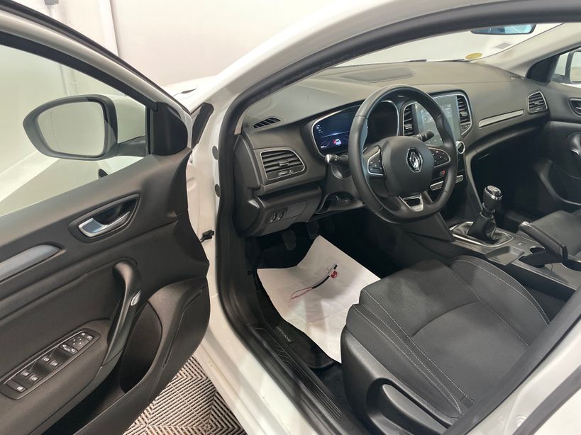 RENAULT MEGANE IV BERLINE 2021 - Photo n°11