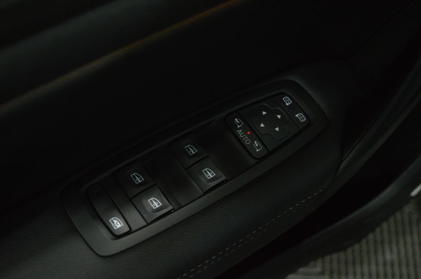 RENAULT MEGANE IV BERLINE 2017 - Photo n°26