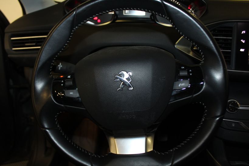 PEUGEOT 308 2018 - Photo n°18