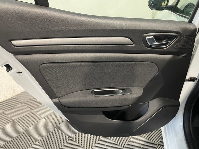 RENAULT MEGANE IV BERLINE 2021 - Photo n°16