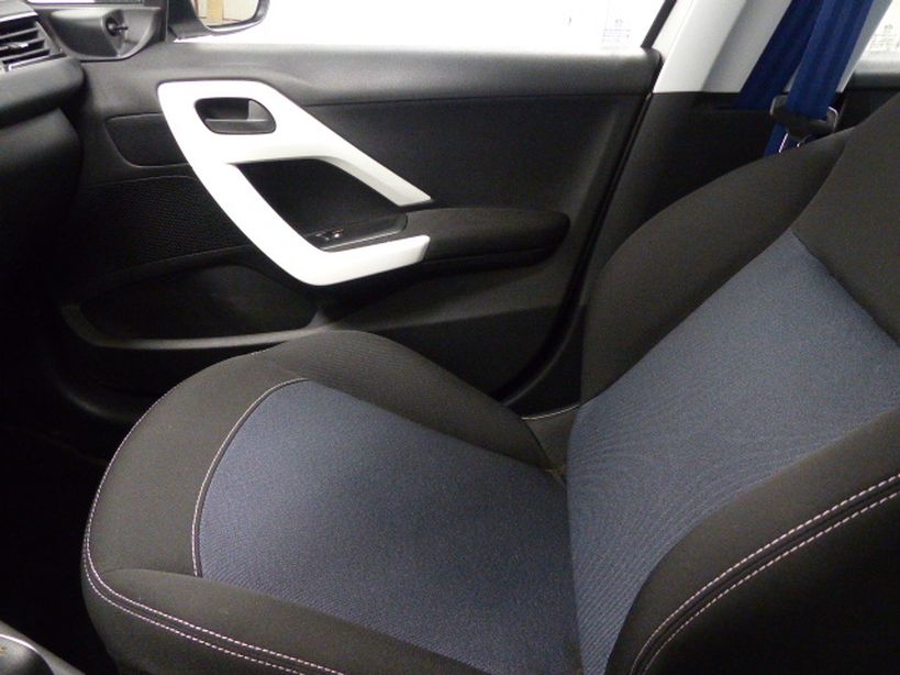 PEUGEOT 208 2014 - Photo n°8