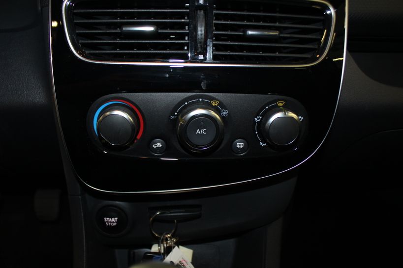 RENAULT CLIO IV ESTATE 2017 - Photo n°16