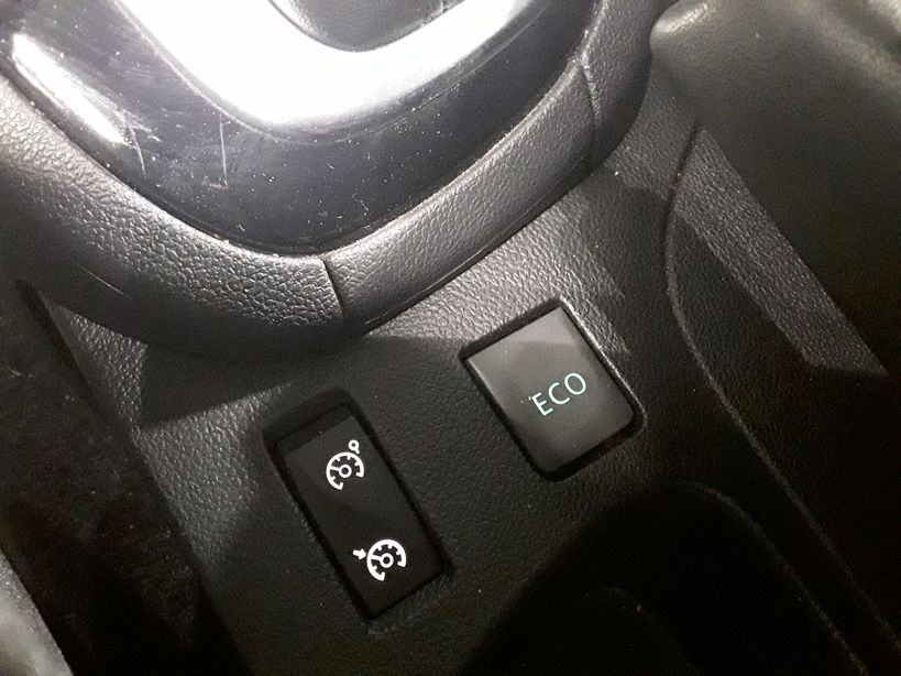 RENAULT CLIO IV ESTATE 2018 - Photo n°28