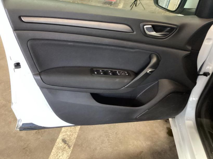 RENAULT MEGANE IV BERLINE 2021 - Photo n°10