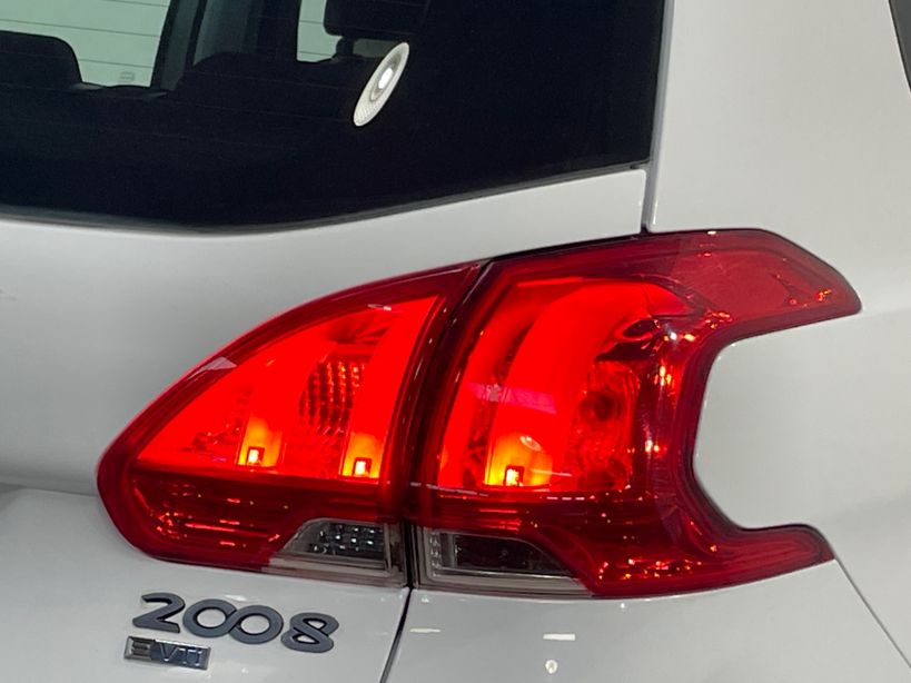 PEUGEOT 2008 2015 - Photo n°8