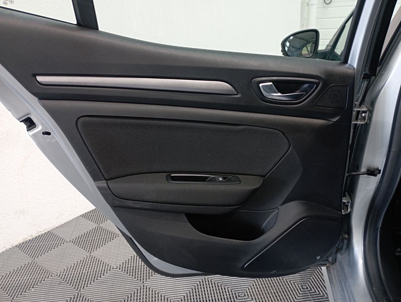RENAULT MEGANE IV BERLINE 2021 - Photo n°16