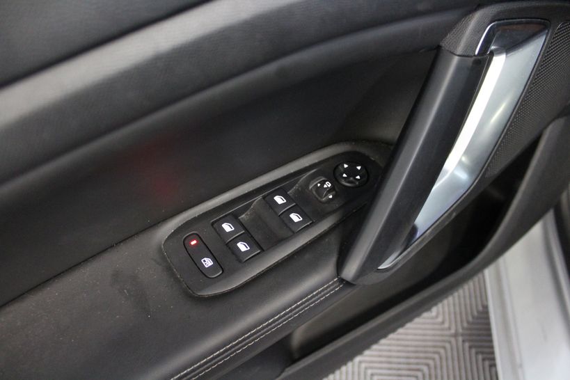 PEUGEOT 308 2015 - Photo n°7