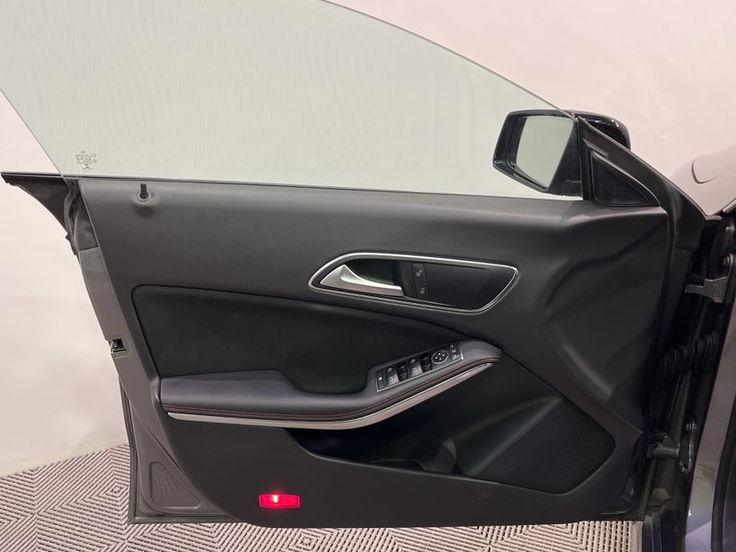 MERCEDES CLASSE CLA SHOOTING BRAKE 2017 - Photo n°30