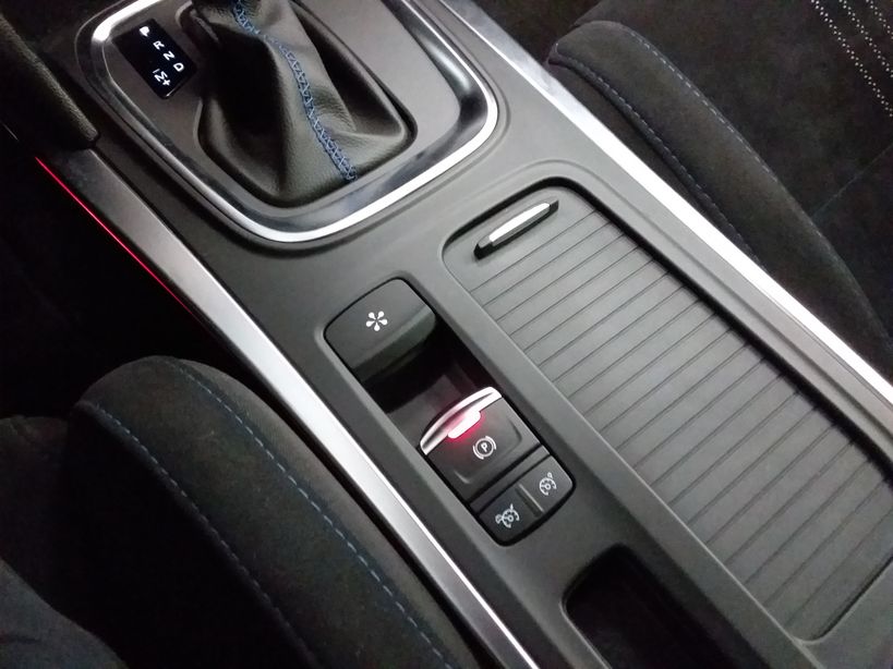 RENAULT MEGANE IV ESTATE 2016 - Photo n°21