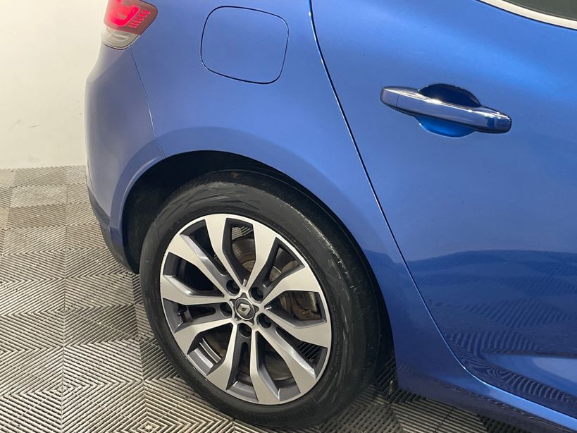 RENAULT MEGANE IV BERLINE 2022 - Photo n°15