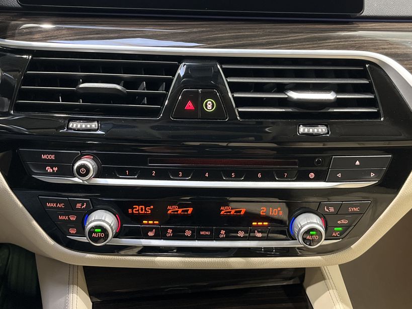 BMW SERIE 5 TOURING G31 2017 - Photo n°17