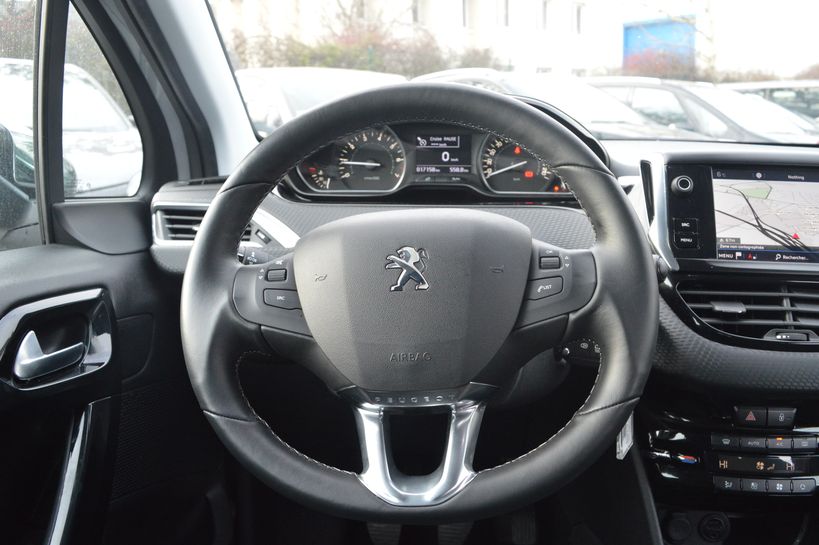 PEUGEOT 208 2018 - Photo n°6