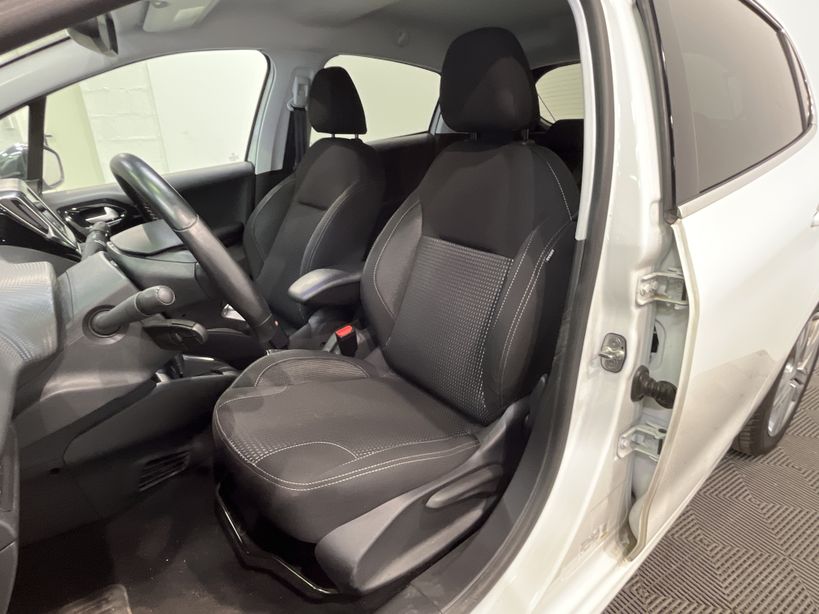 PEUGEOT 208 BUSINESS 2019 - Photo n°9
