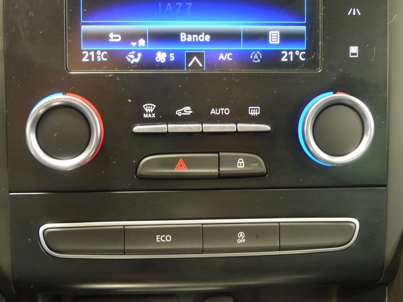 RENAULT MEGANE IV BERLINE 2021 - Photo n°17