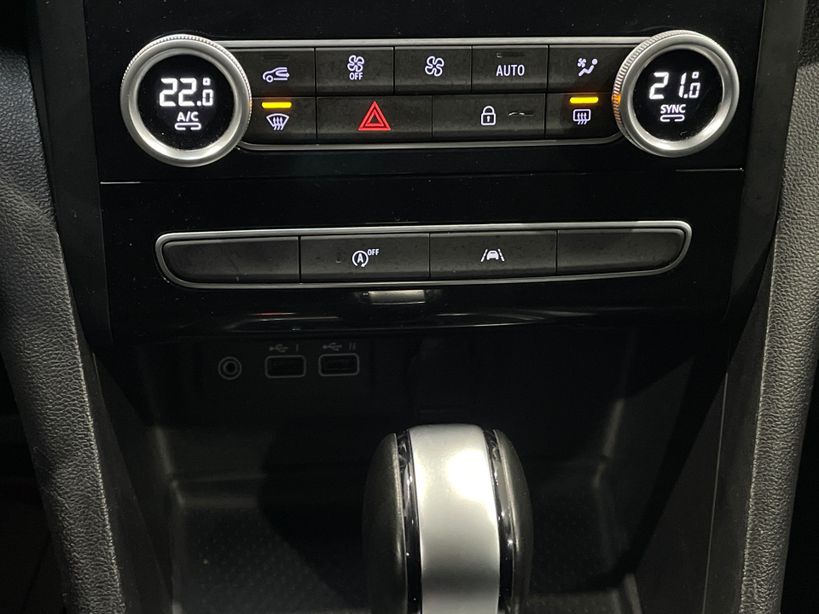 RENAULT MEGANE IV BERLINE 2023 - Photo n°17