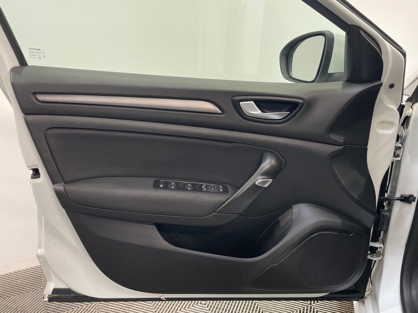 RENAULT MEGANE IV BERLINE 2021 - Photo n°32
