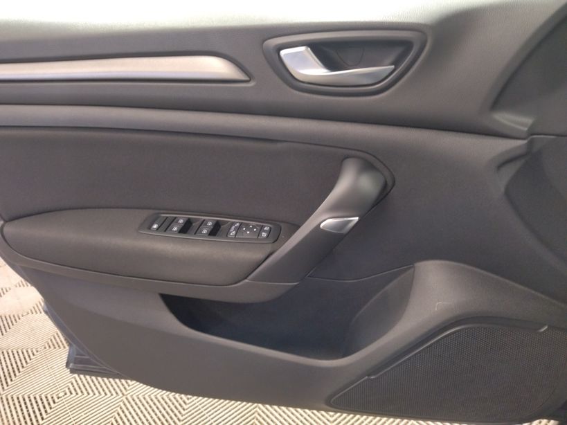 RENAULT MEGANE IV BERLINE 2021 - Photo n°11