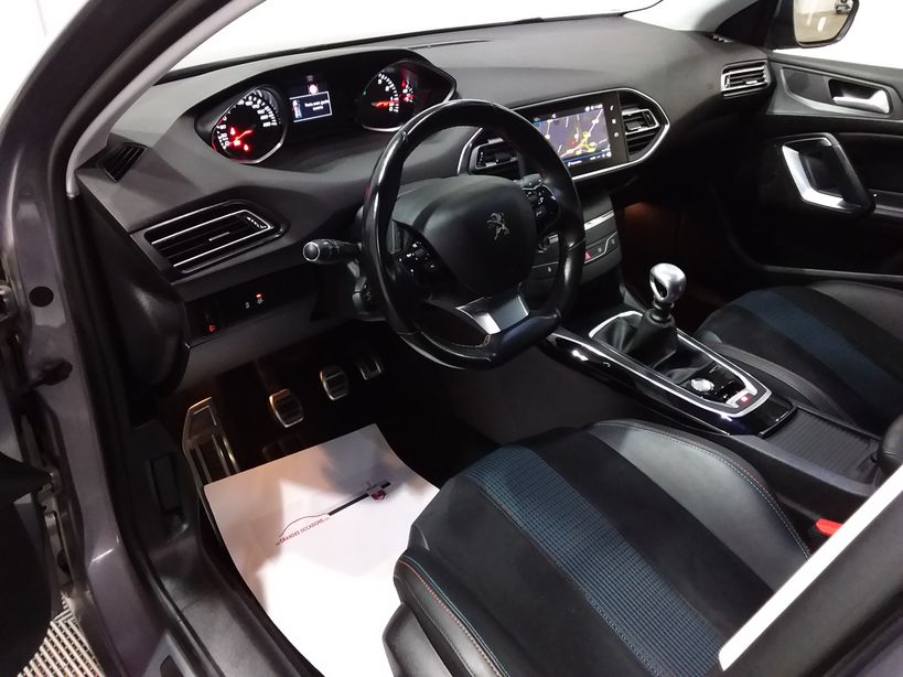 PEUGEOT 308 2019 - Photo n°13