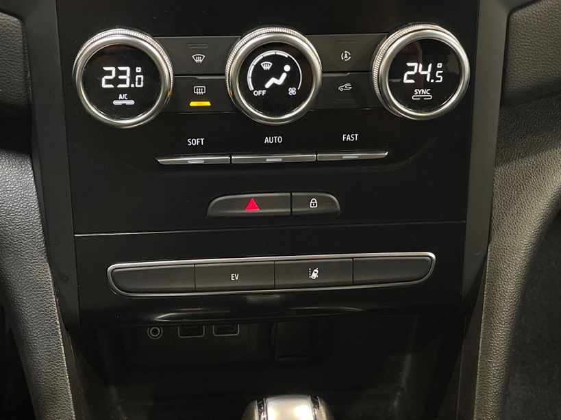 RENAULT MEGANE IV ESTATE 2021 - Photo n°17