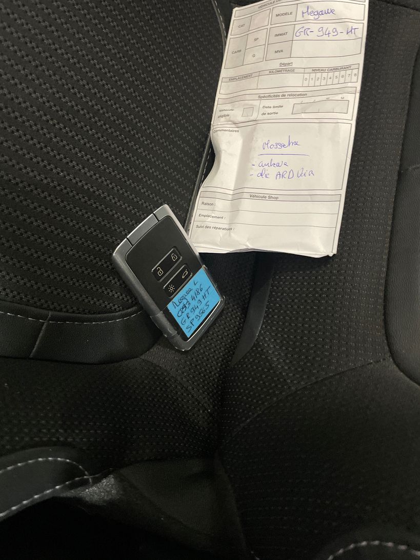 RENAULT MEGANE IV BERLINE 2023 - Photo n°5