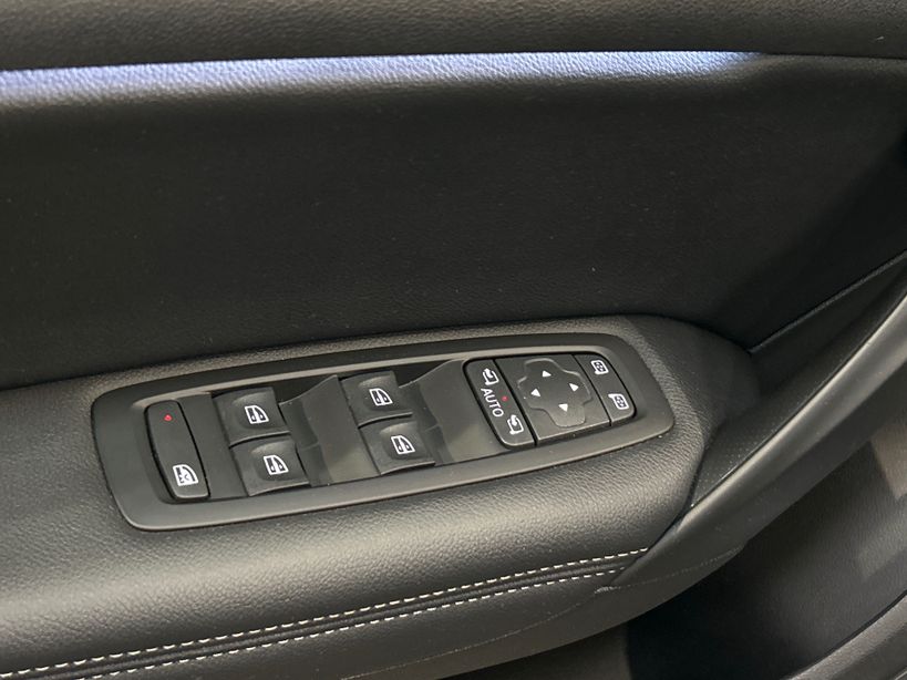 RENAULT MEGANE IV BERLINE 2021 - Photo n°31