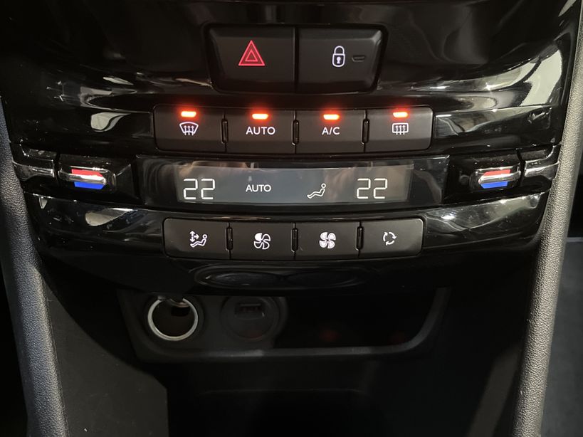 PEUGEOT 208 2019 - Photo n°16