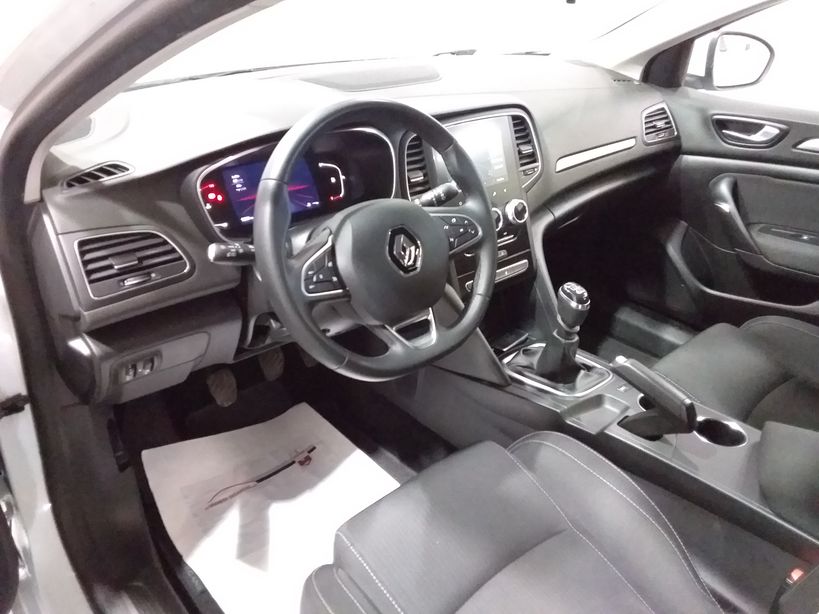 RENAULT MEGANE IV BERLINE 2021 - Photo n°12