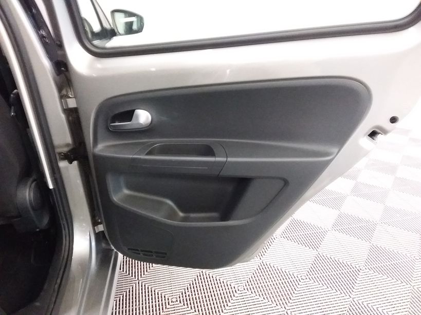 VOLKSWAGEN UP! 2.0 2022 - Photo n°34