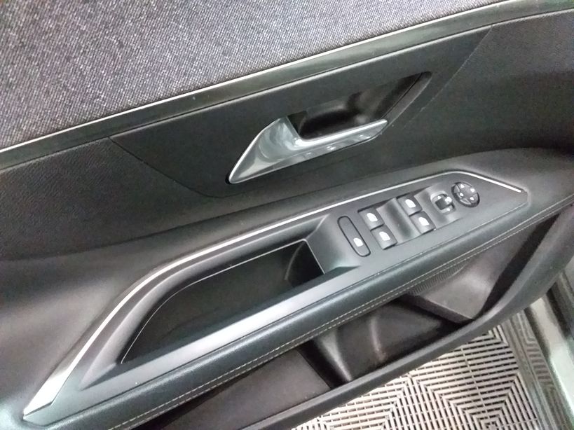 PEUGEOT 3008 2019 - Photo n°19