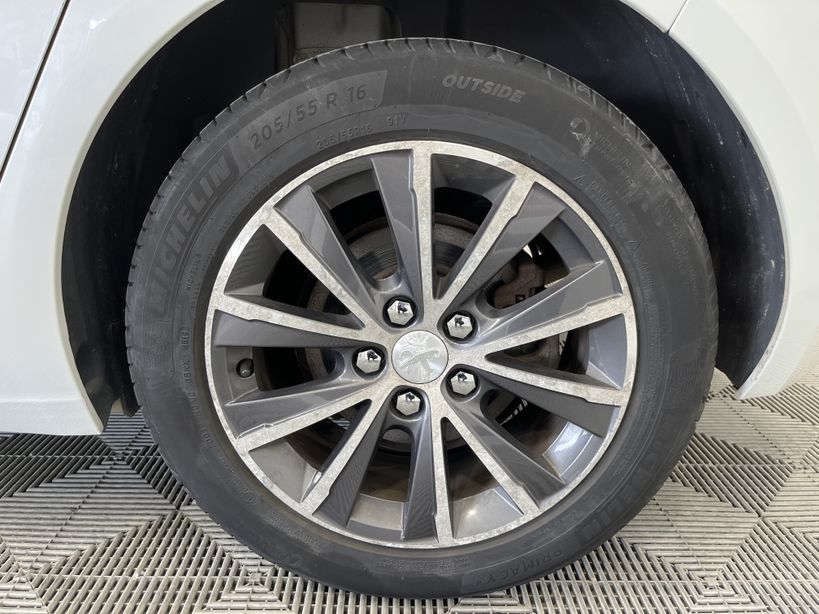 PEUGEOT 308 2015 - Photo n°20