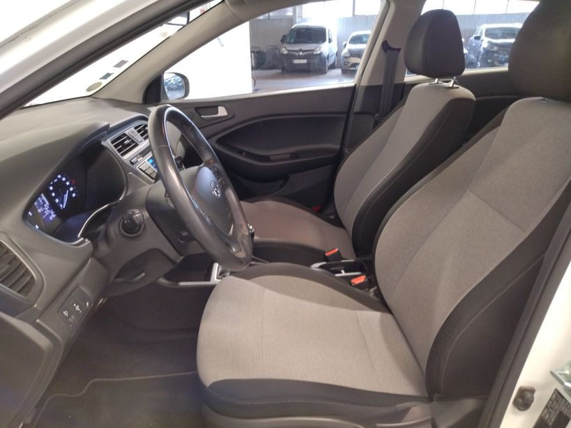 HYUNDAI i20 2015 - Photo n°11