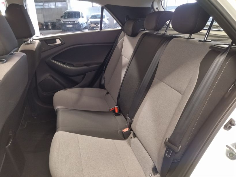 HYUNDAI i20 2015 - Photo n°18