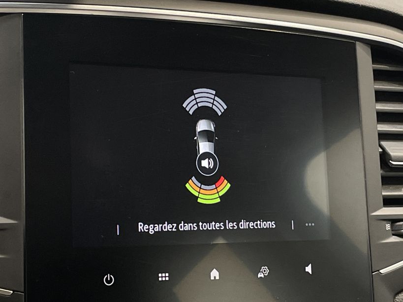RENAULT MEGANE IV BERLINE 2021 - Photo n°12