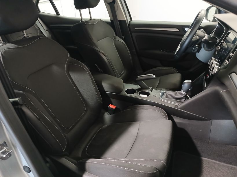 RENAULT MEGANE IV BERLINE 2021 - Photo n°9