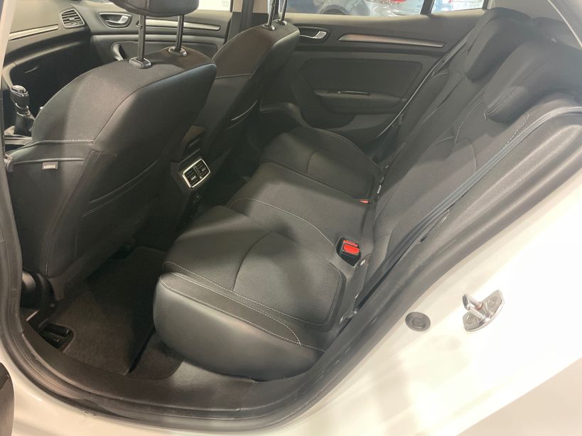 RENAULT MEGANE IV BERLINE 2021 - Photo n°24