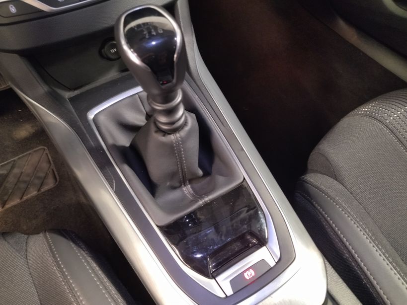 PEUGEOT 308 2020 - Photo n°12
