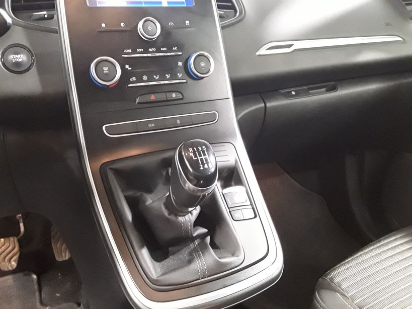 RENAULT GRAND SCENIC IV 2018 - Photo n°7