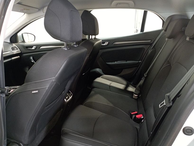 RENAULT MEGANE IV BERLINE 2021 - Photo n°12