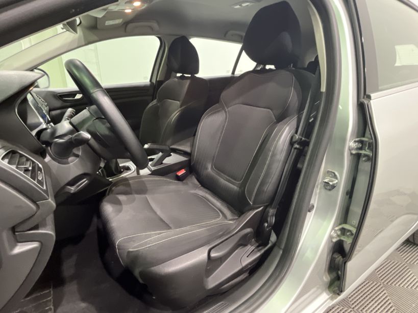 RENAULT MEGANE IV ESTATE 2019 - Photo n°10
