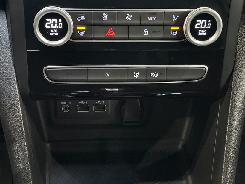 RENAULT MEGANE IV BERLINE 2021 - Photo n°17