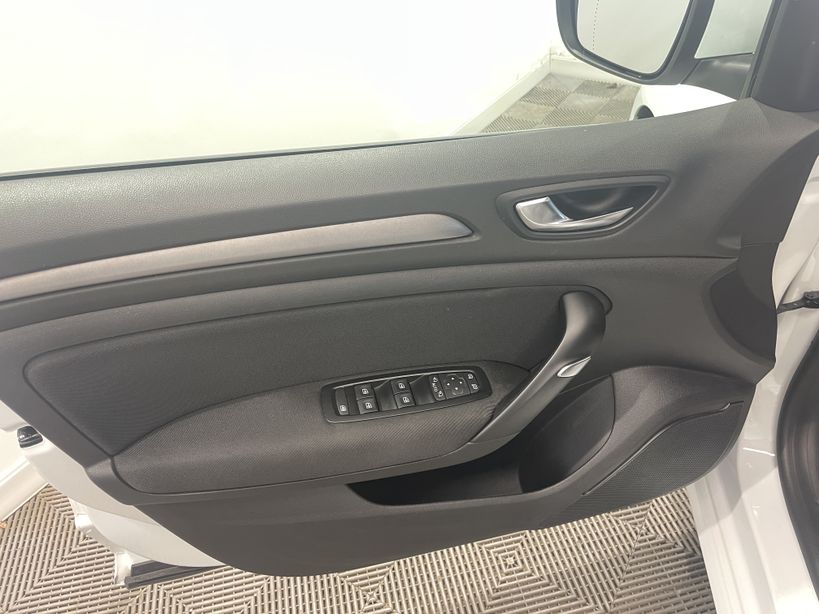 RENAULT MEGANE IV BERLINE 2022 - Photo n°10