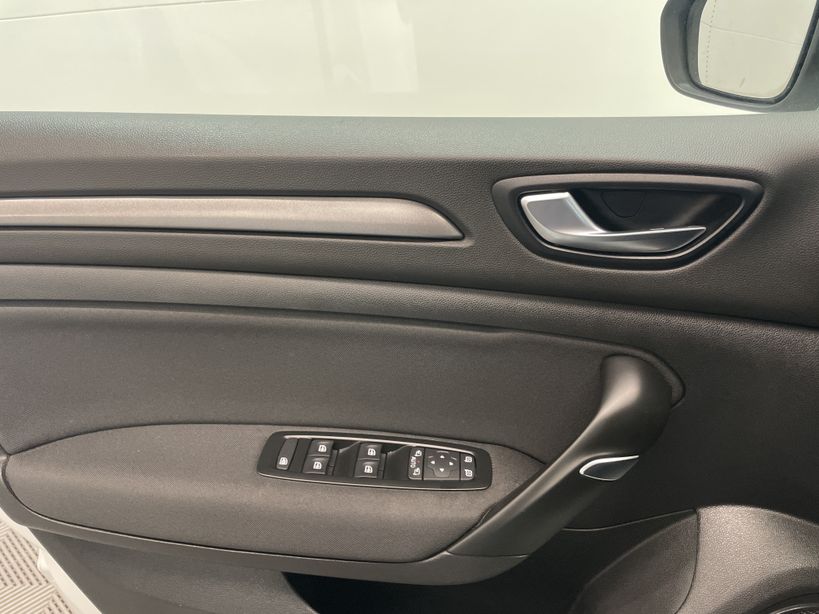 RENAULT MEGANE IV BERLINE 2021 - Photo n°23