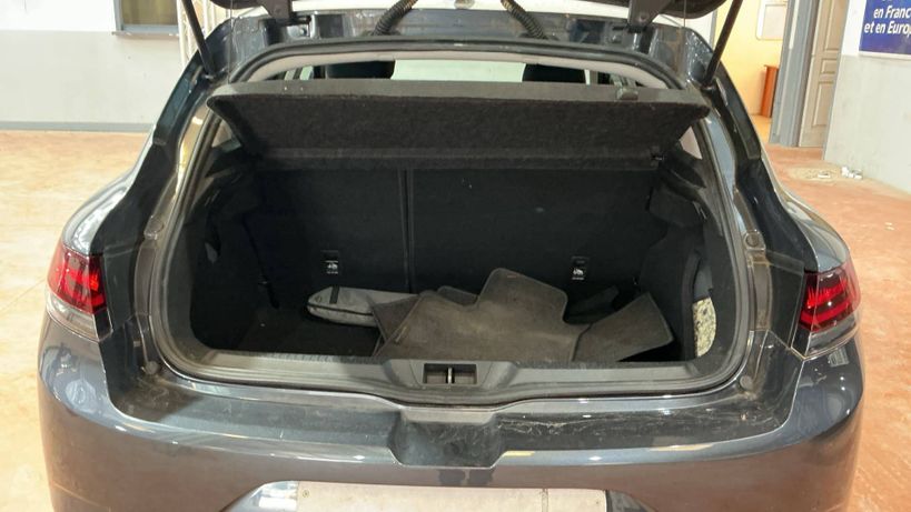 RENAULT MEGANE IV BERLINE 2022 - Photo n°15