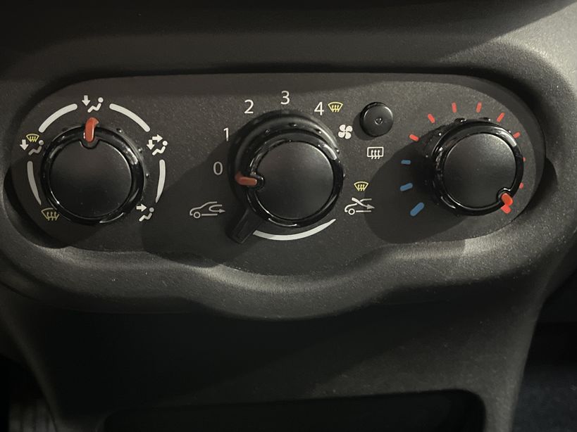 RENAULT TWINGO III 2020 - Photo n°13