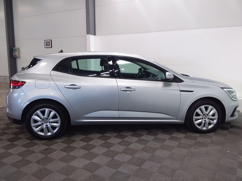 RENAULT MEGANE IV BERLINE 2023 - Photo n°29