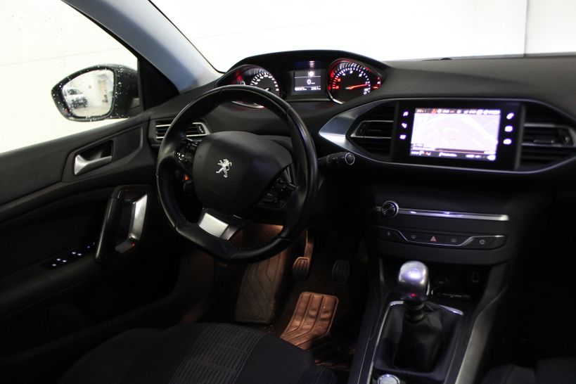 PEUGEOT 308 2018 - Photo n°8