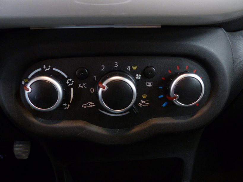 RENAULT TWINGO III 2019 - Photo n°13
