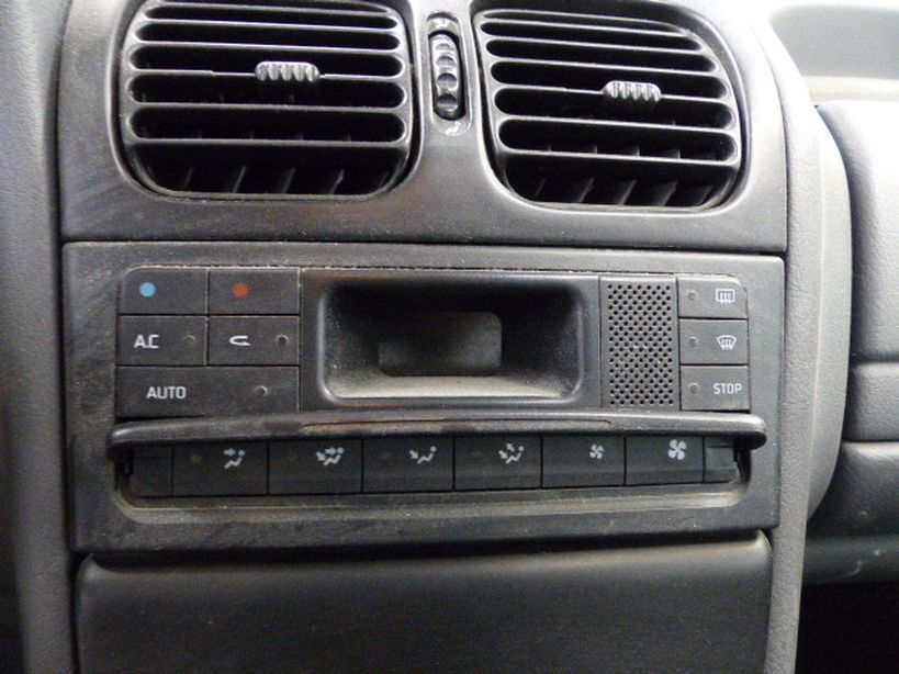 RENAULT LAGUNA 1998 - Photo n°7