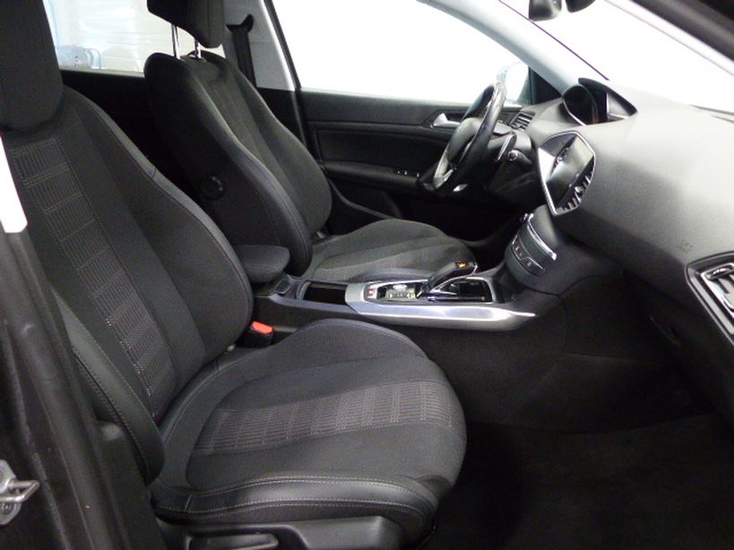 PEUGEOT 308 2019 - Photo n°6