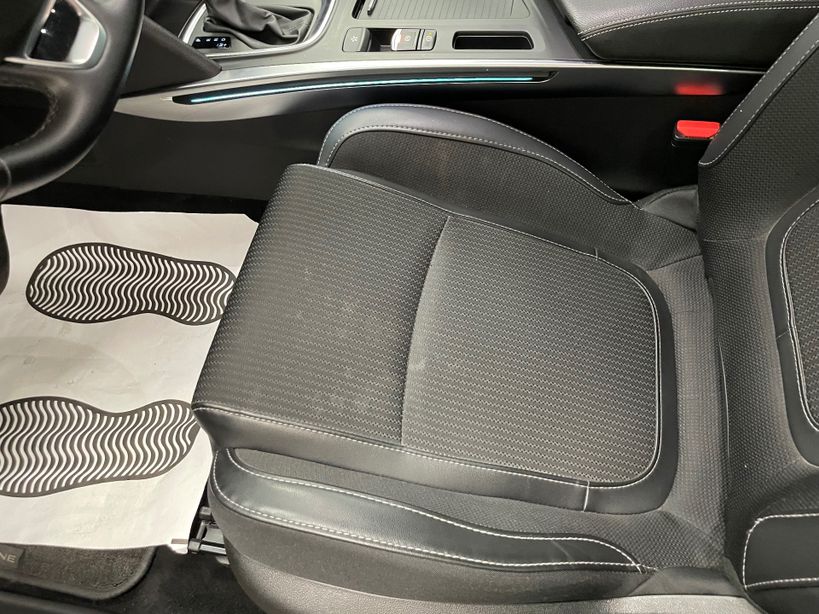 RENAULT MEGANE IV BERLINE 2022 - Photo n°8
